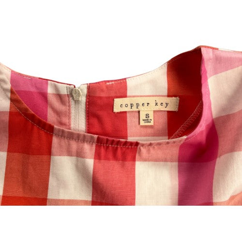 Pre-Owned Copper Key Plaid Dress Size: Little Girl Small Color: Orange, pink, and white plaid Features: Short sleeve, zipper closure Material: 98% Cotton, 2% Spandex Condition: Excellent Used Condition Our Families Attic