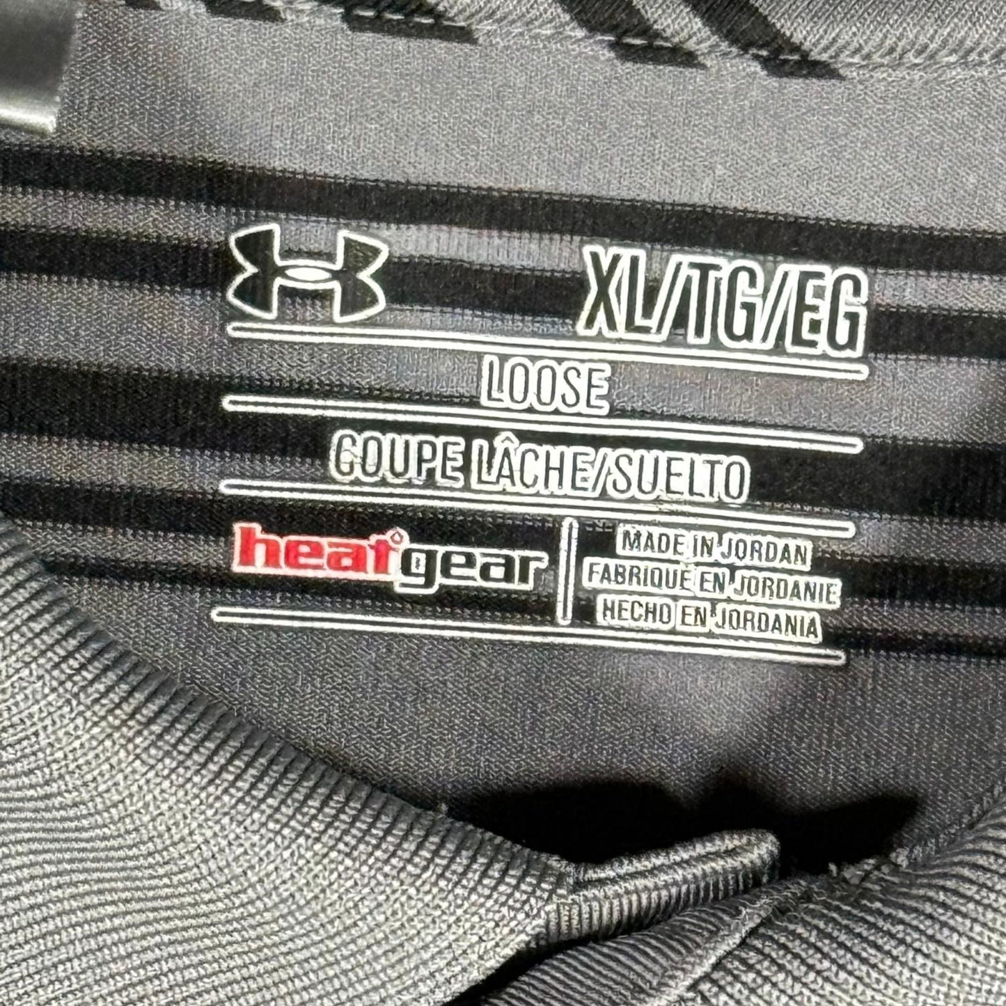 Under Armour HeatGear men's XL Loose Fit neck tag.