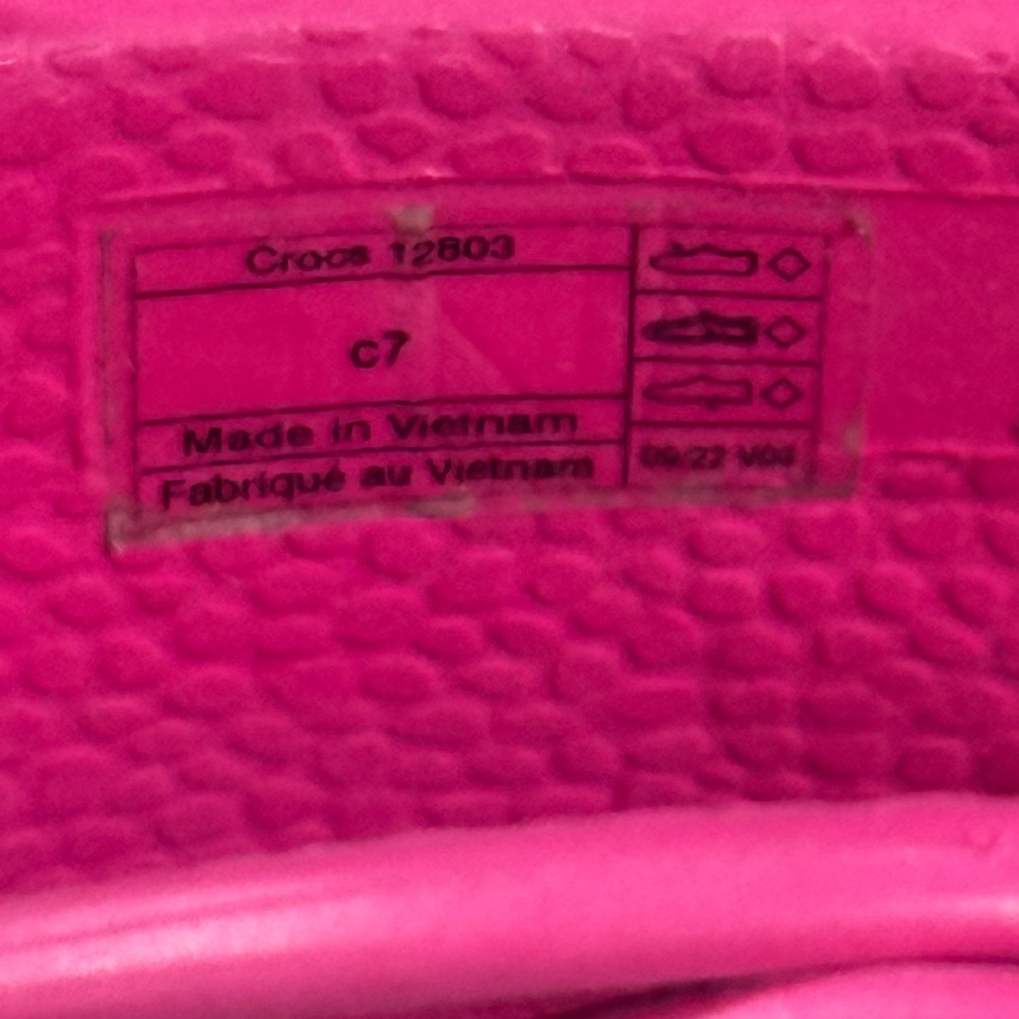 Inside label showing Crocs toddler size C7.