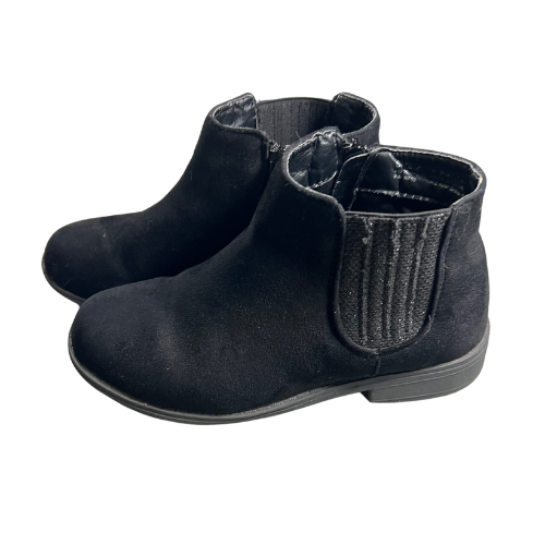 Pre-owned Bobbie Brooks Black Faux Suede Zipper Ankle Boots in Girls' size 2 available at Our Families Attic. Stylish design features a side zipper and sparkle elastic for comfort and versatility. Perfect for any occasion!