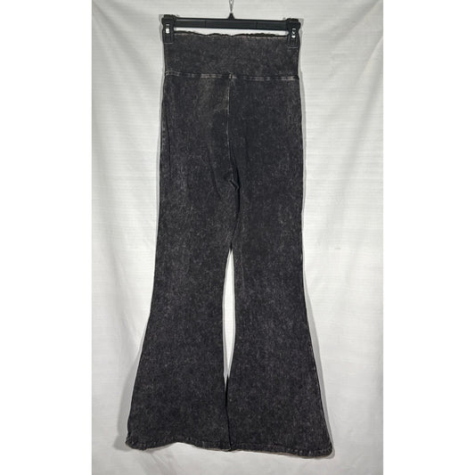 Back view of Zenana Signature women’s large flare leggings showing the mottled black wash.
