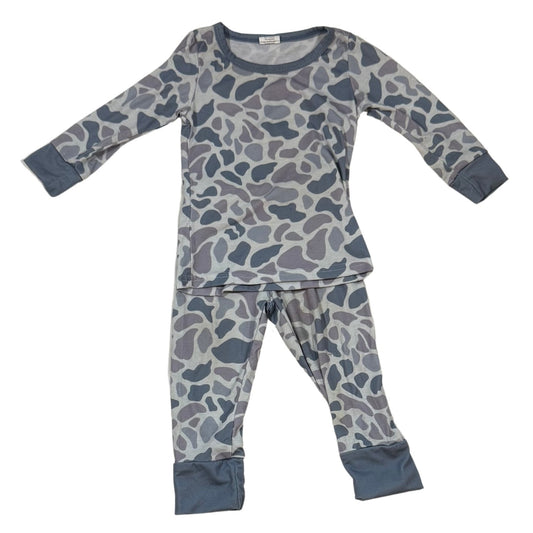 Pre-owned baby boy gray abstract camo 2-piece pajama set size 6-12 months front view