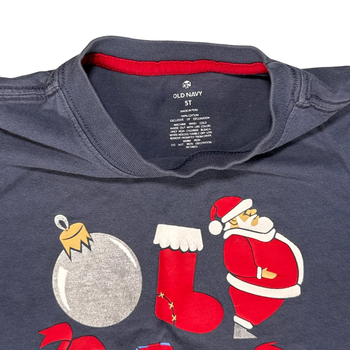 Printed Old Navy size 5T and 100% cotton label inside the Santa graphic shirt.