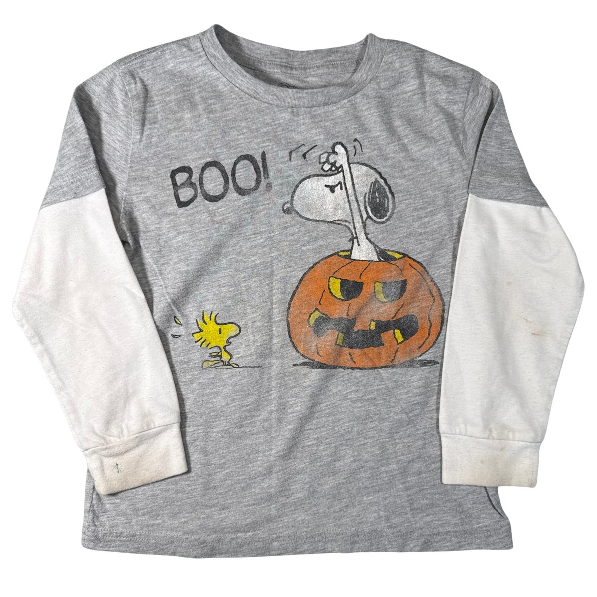 Peanuts boys’ size 5T gray faux-layered Halloween shirt with Snoopy, Woodstock, and jack-o’-lantern graphic.
