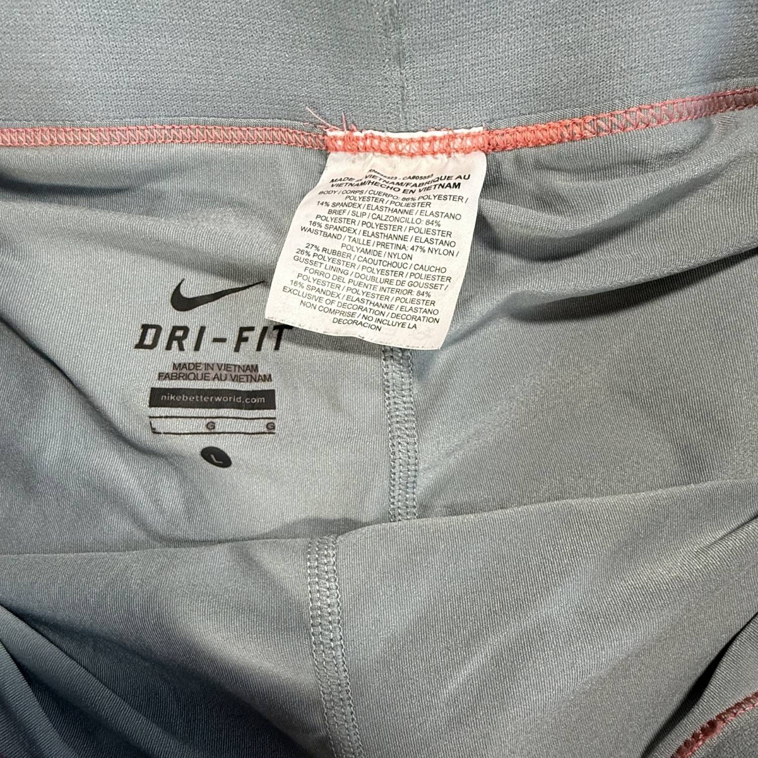 Nike Dri-FIT size large tag