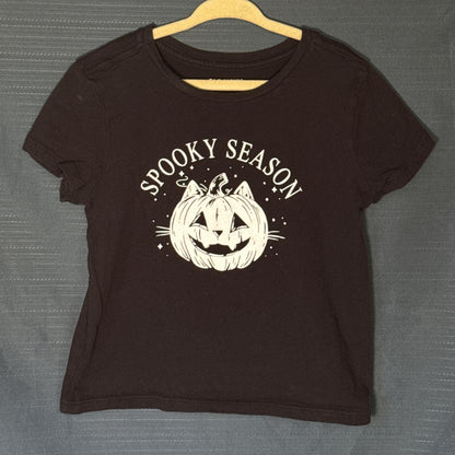 Old Navy girls black Halloween graphic T-shirt featuring white Spooky Season lettering and cat-faced jack-o'-lantern illustration, size 6–7.