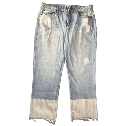 Women's size 13 Gianni Bini light wash cropped bootcut jeans with distressed details