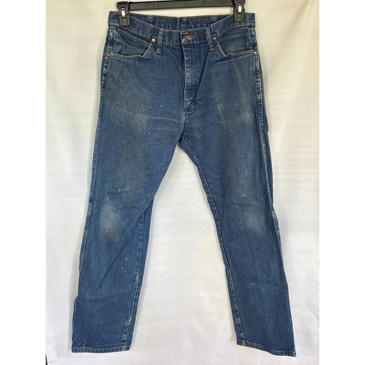 Front view of blue Wrangler 13MWZ men’s jeans