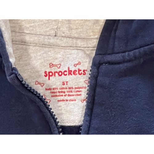 Pre-Owned Sprockets Blue Zip-Up Hoodie Jacket Toddler Boys 5T Brand: Sprockets Size: Toddler Boys 5T Color: Blue Features: Long Sleeve Zipper closure Pockets Lined hood Material: 80% Cotton, 20% Polyester Condition: Gently Used. Our Families Attic